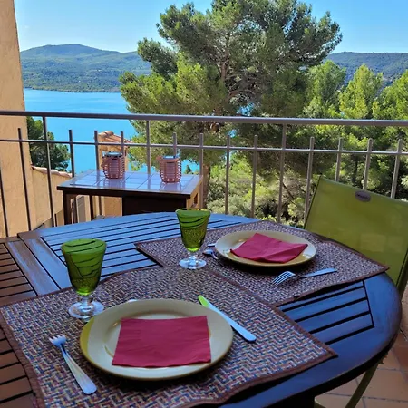 Avec Vue Sur Le De Sainte-croix