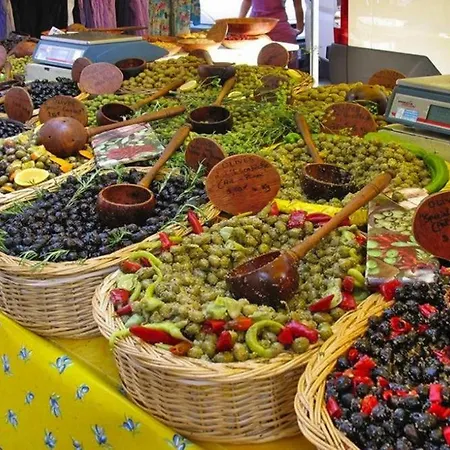 Avec Vue Sur Le De Sainte-croix *